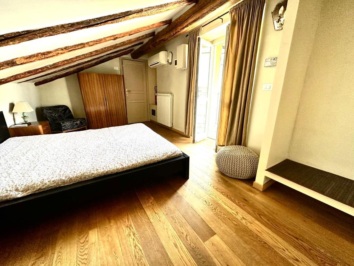 Ferienwohnung Le Finestre Sulla Mole Turin Exterior foto