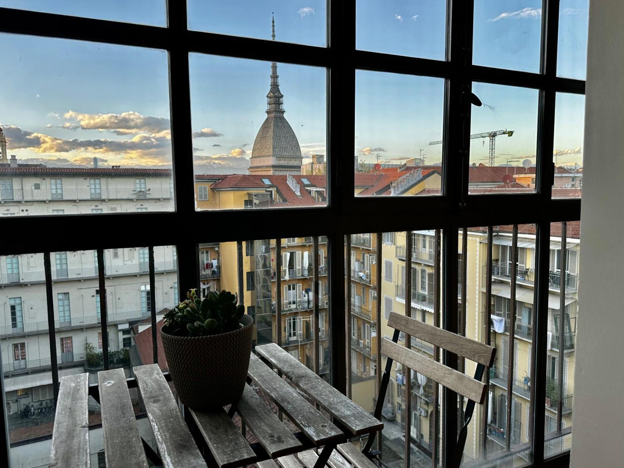 Ferienwohnung Le Finestre Sulla Mole Turin Exterior foto