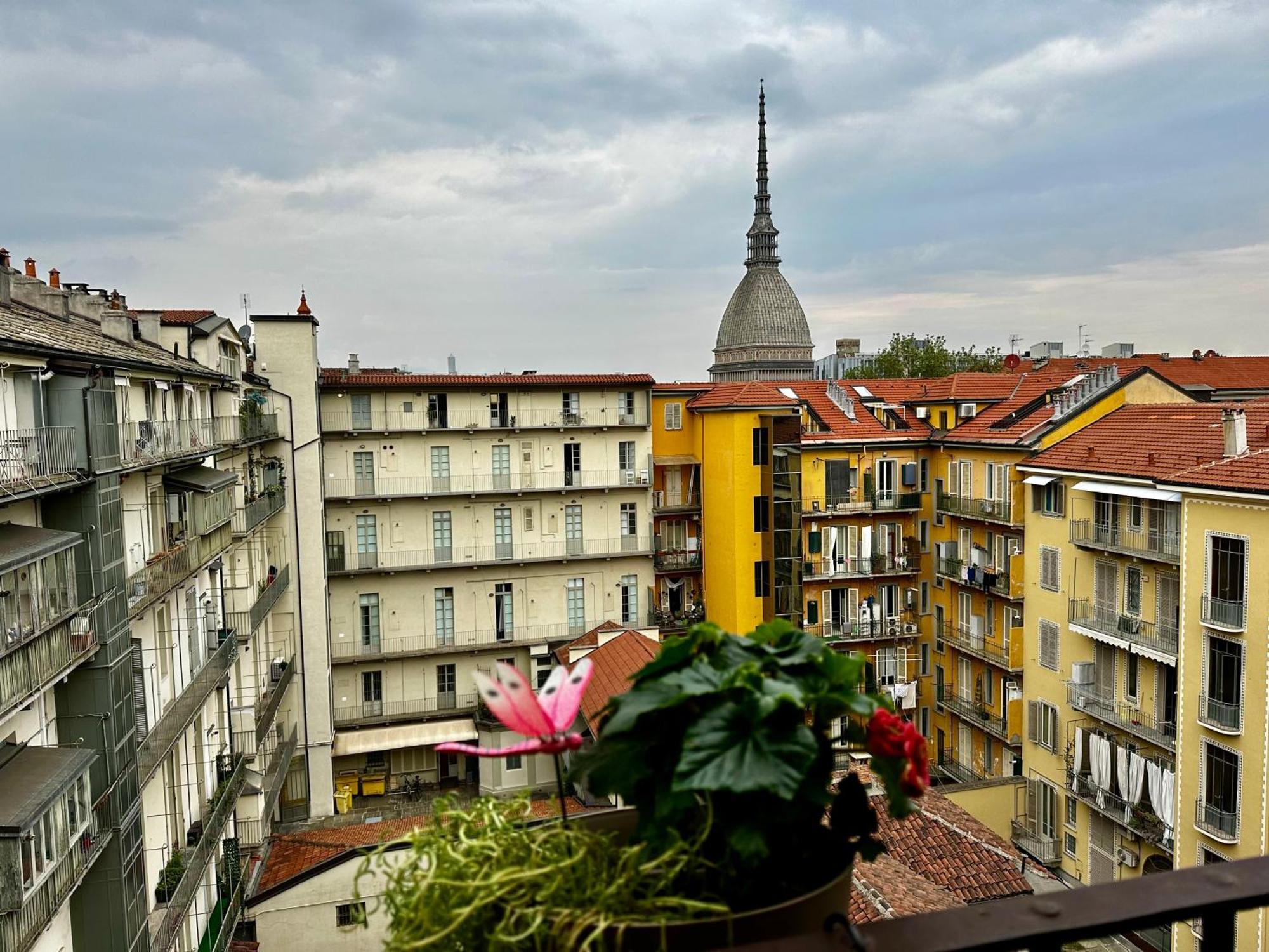 Ferienwohnung Le Finestre Sulla Mole Turin Exterior foto